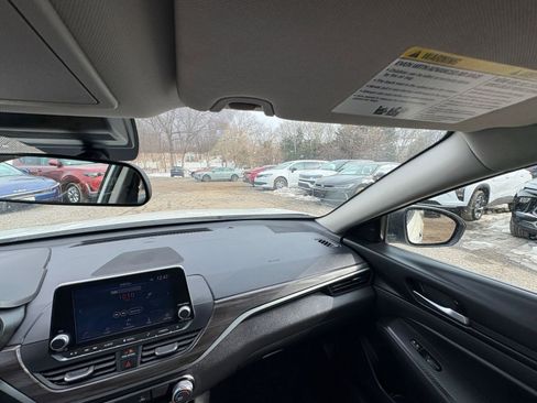Used 2025 Nissan Altima 2.5 SV image 33
