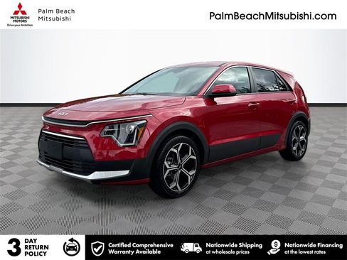 Used 2023 Kia Niro LX image 1