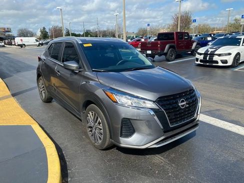 Used 2024 Nissan Kicks SV image 2