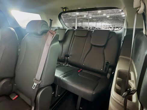 Used 2026 Kia Carnival FWD image 30
