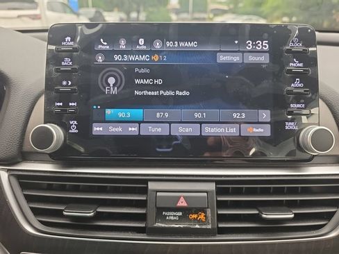 Used 2018 Honda Accord EX image 17