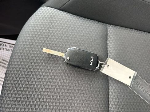 Used 2023 Kia Soul LX FWD image 28
