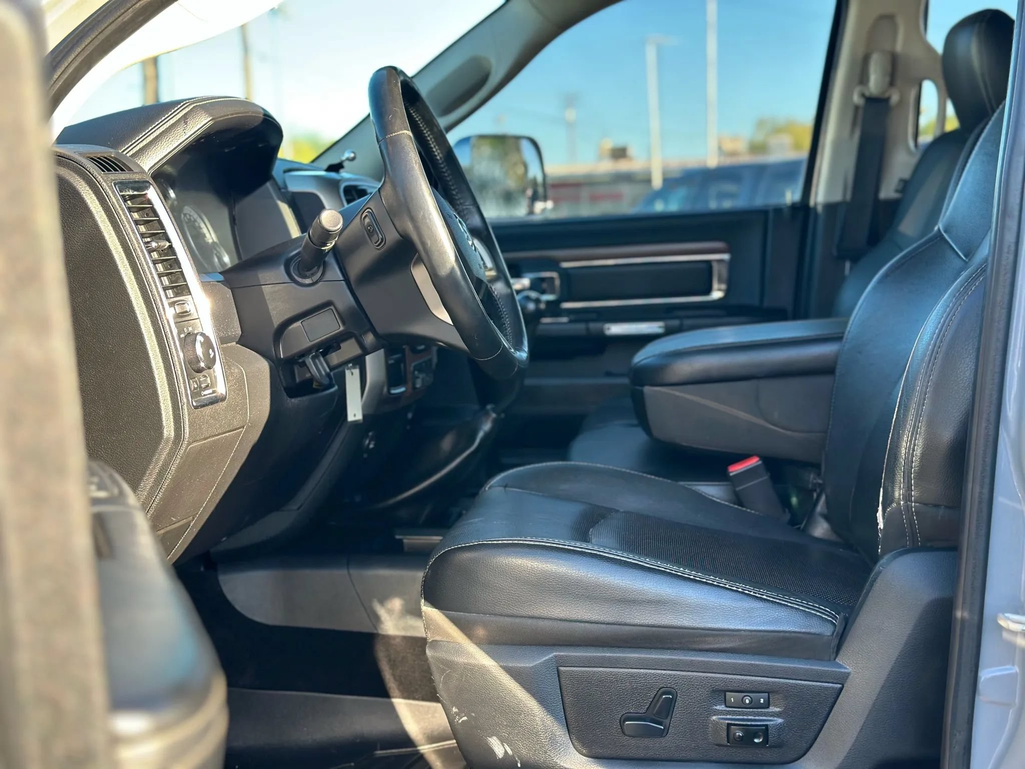 Used 2013 RAM 3500 Laramie AWD/4WD image 14