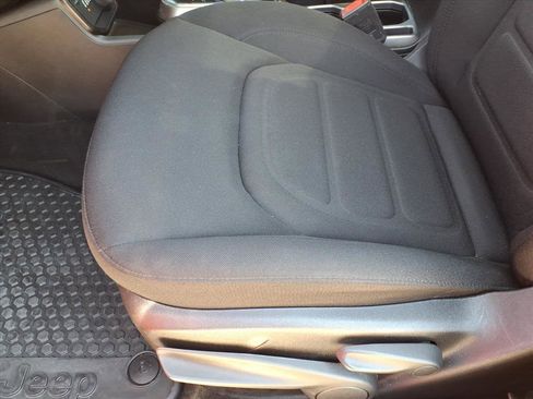 Used 2022 Jeep Renegade Latitude w/ Sun/Sound Group image 5