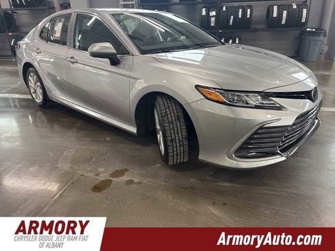 Used 2024 Toyota Camry LE image 3