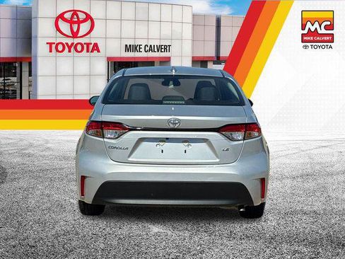 Certified 2025 Toyota Corolla LE FWD image 4