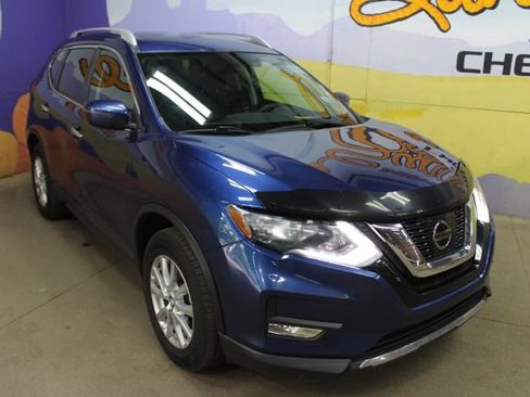 Used 2017 Nissan Rogue SV AWD/4WD image 2