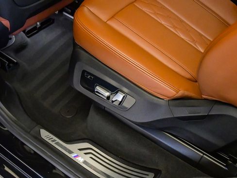 Certified 2021 BMW X7 M50i w/ Dynamic Handling Package image 28