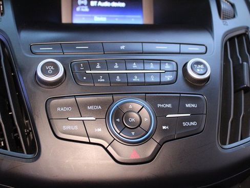 Used 2018 Ford Focus SE image 22