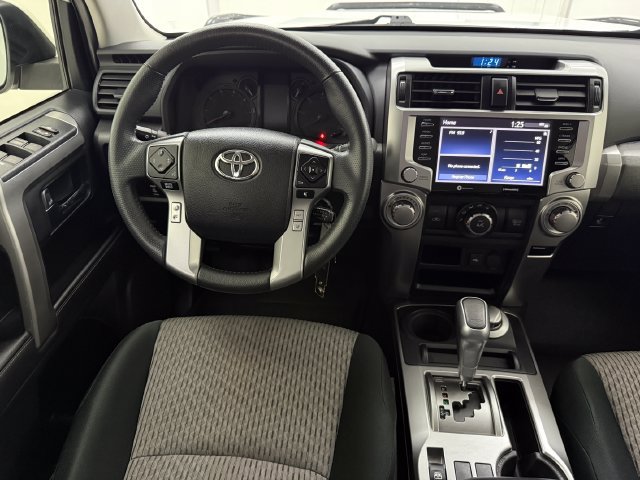 Used 2020 Toyota 4Runner SR5 AWD/4WD image 31