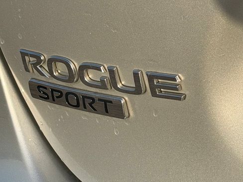 Used 2022 Nissan Rogue Sport S FWD image 9