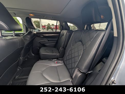 Used 2021 Toyota Highlander Platinum AWD/4WD image 11