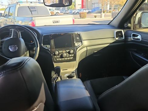 Used 2021 Jeep Grand Cherokee Laredo X image 10