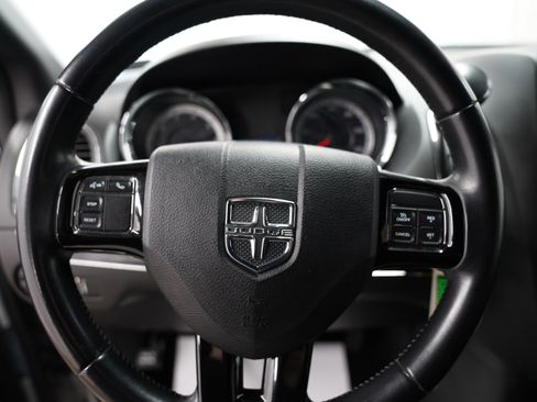 Used 2019 Dodge Grand Caravan SE FWD image 20