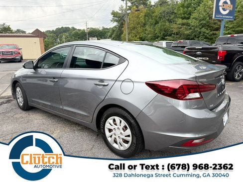 Used 2019 Hyundai Elantra SE w/ Cargo Package FWD image 10