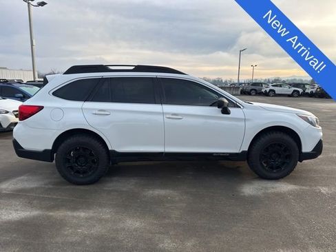 Used 2019 Subaru Outback 2.5i image 8