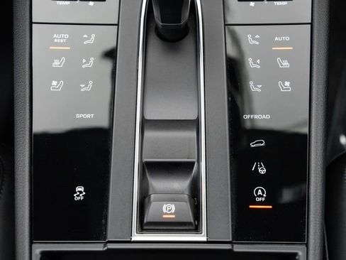 Certified 2025 Porsche Macan image 21
