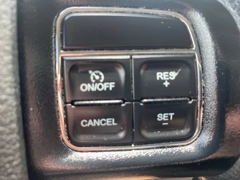 Used 2019 Dodge Grand Caravan SE FWD image 17