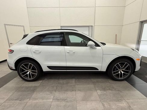 Certified 2025 Porsche Macan AWD/4WD image 9
