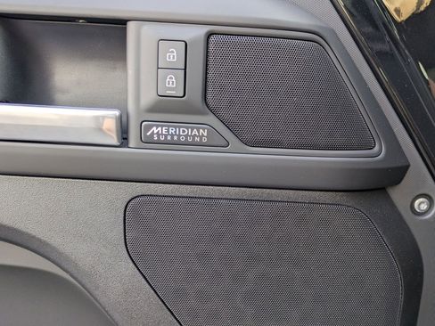 New 2026 Land Rover Defender 130 X-Dynamic SE image 21