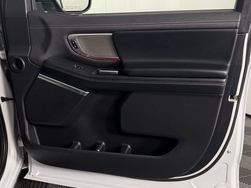 Used 2025 Ford Expedition Platinum AWD/4WD image 32