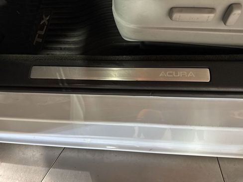 Used 2015 Acura TLX V6 image 18