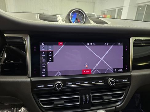 Used 2021 Porsche Macan S image 22