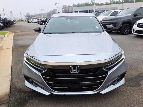 Used 2022 Honda Accord Sport image 2