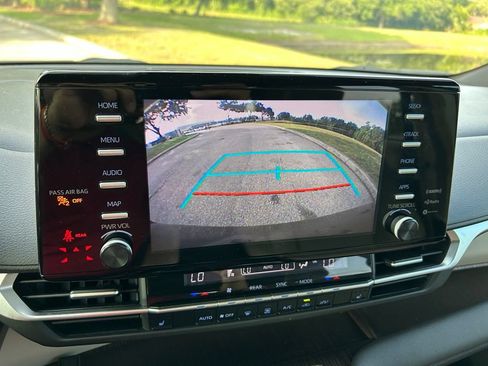 Used 2021 Toyota Sienna XLE FWD image 26