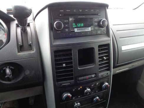 Used 2009 Dodge Grand Caravan SXT image 24