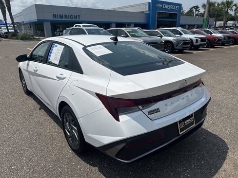 Used 2024 Hyundai Elantra SEL FWD image 14