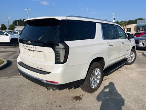 Used 2025 Chevrolet Suburban Premier RWD image 7