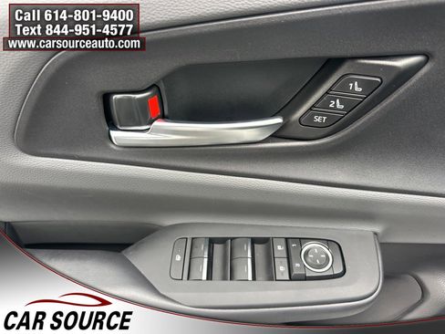 Used 2025 Toyota Prius Limited image 17