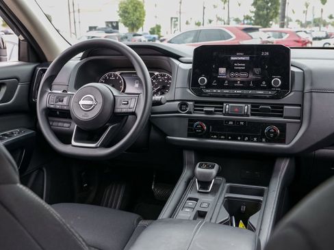 Used 2025 Nissan Pathfinder S image 24