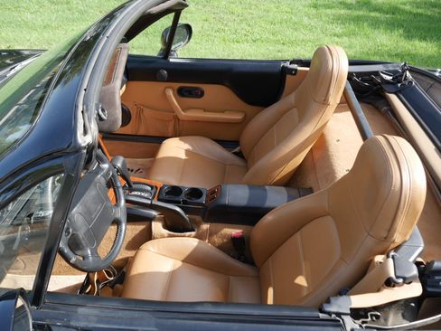 Used 1997 MAZDA MX-5 Miata RWD image 25