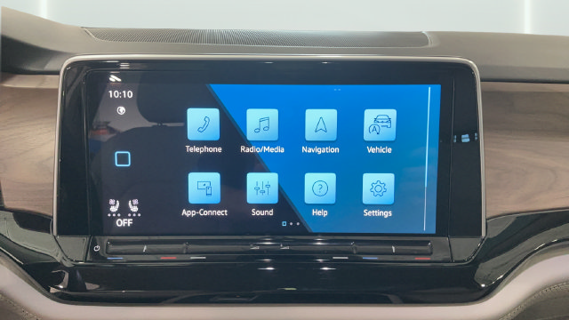 Certified 2025 Volkswagen Atlas SE AWD/4WD image 12