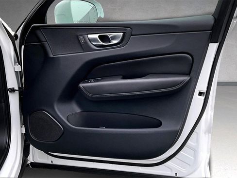 Certified 2023 Volvo XC60 B5 Plus image 27