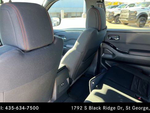 Used 2025 Nissan Frontier PRO-X image 19