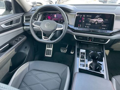 Certified 2025 Volkswagen Atlas Peak Edition SE image 9