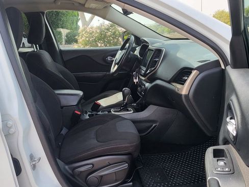 Used 2015 Jeep Cherokee Latitude w/ Cold Weather Group image 18