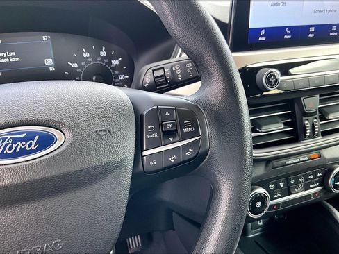 Used 2020 Ford Escape SE image 19