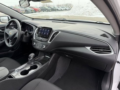 Used 2025 Chevrolet Malibu LT image 16