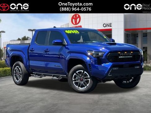 Used 2024 Toyota Tacoma TRD Sport AWD/4WD image 1