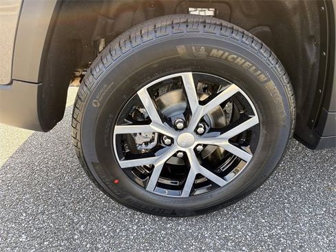 New 2025 Jeep Grand Cherokee Limited image 17