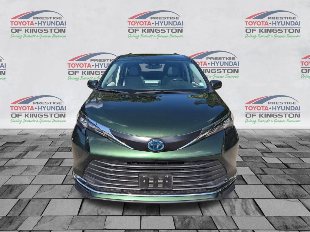 Used 2024 Toyota Sienna XLE w/ XLE Plus Package AWD/4WD image 8