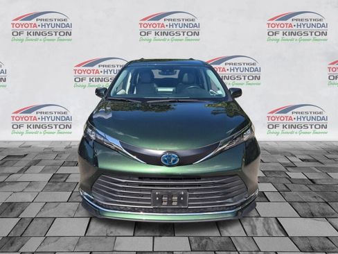 Used 2024 Toyota Sienna XLE w/ XLE Plus Package AWD/4WD image 8