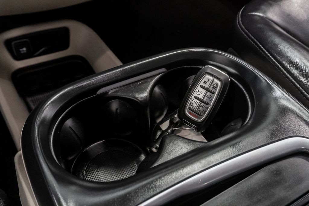 Used 2023 Chrysler Pacifica Touring-L FWD image 20