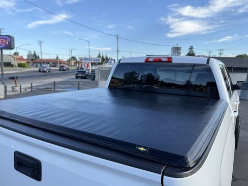 Used 2018 Chevrolet Silverado 1500 LT w/ LT Eassist Package AWD/4WD image 6