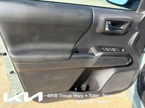 Used 2022 Toyota Tacoma TRD Off-Road AWD/4WD image 16