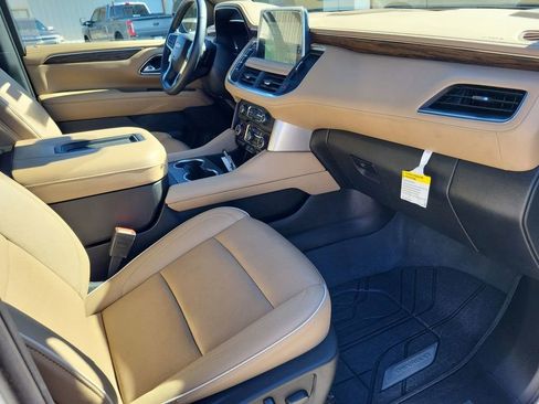 Used 2024 Chevrolet Suburban Premier image 26